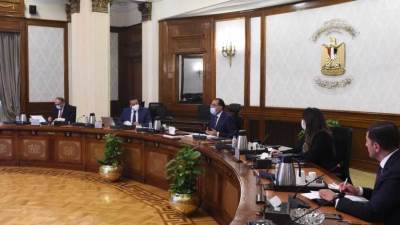 مدبولي يستعرض سبل جذب الاستثمارات وتعزيز مشاركة القطاع الخاص في التعليم والصحة