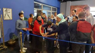 القباج تفتتح المعرض الإبداعي رقم 18 لفنون التوحد "أمواج"