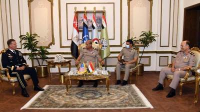 تفاصيل لقاء وزير الدفاع بقائد القيادة المركزية الأمريكية بالقاهرة 