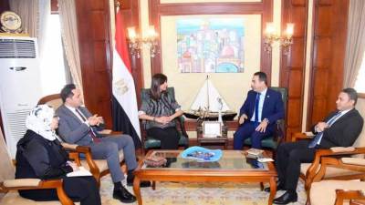 "وزيرة الهجرة" تلتقي برئيس لجنة الشباب بالبرلمان لتعزيز الخدمات بالخارج