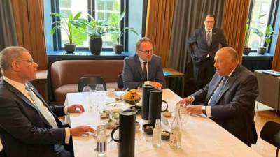 وزير الخارجية: يعقد لقاءً ثلاثياً مع وزير المناخ الدنماركي ووزير الدولة البريطاني