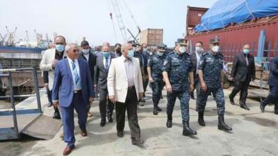 وزير النقل يتفقد الشركة المصرية لإصلاح وبناء السفن ويتابع تنفيذ المشروعات الجاريه