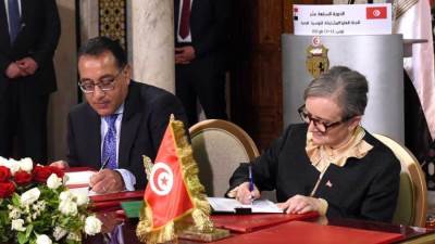 رئيس الوزراء ونظيرته التونسية يشهدان توقيع الوثائق في مجالات تخدم التعاون الثنائي