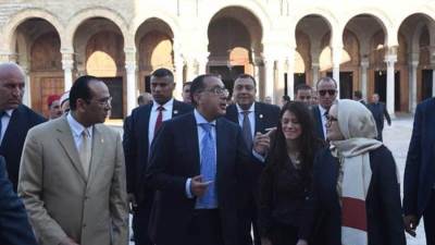 "بودن" تصطحب "مدبولي" والوفد المصري في جولة مترجلين بأنحاء المناطق التاريخية