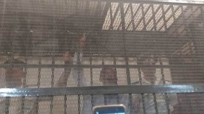 قاتل قمص الإسكندرية يدخل قفص الاتهام وسط حراسة مشددة ‏(صور) 