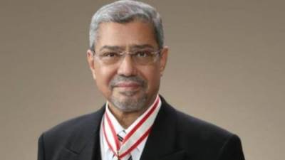 "إبراهيم العربي" يتسلم وسام الشمس المشرقة من امبراطور اليابان بعد والده