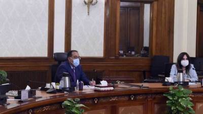 "مدبولي" يستعرض مقترحات تحفيز الاستثمار في قطاع السيارات بشرق بورسعيد