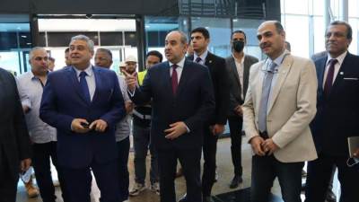وزير الطيران يتفقد المراحل النهائية لمشروع تطوير مطار سفنكس