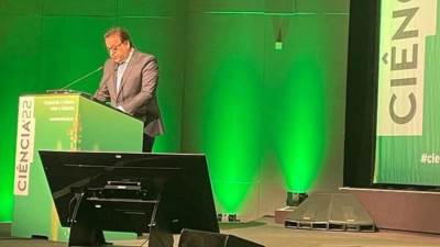 وزير التعليم العالى يستعرض تطوير البحث العلمي 