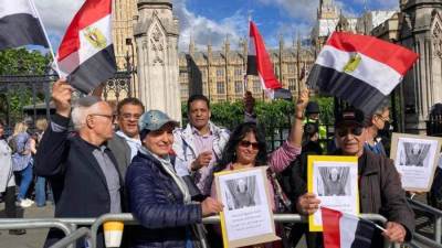 "الجالية المصرية" في لندن تحتفي بمفتي الجمهورية أمام البرلمان البريطاني 