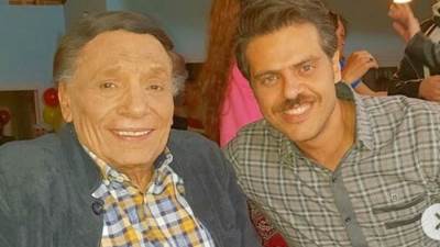 "ربنا يخليك وتفضل تسعدنا" الفنان طارق صبري للزعيم عادل أمام