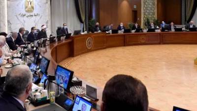 وزير الطيران يستعرض الموقف التنفيذي لمشروع تطوير مطار سفنكس الدولي 