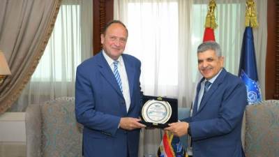 "أسامة ربيع" يلتقي بالمدير العام للمتحف القومي البحري بفرنسا لبحث التعاون 