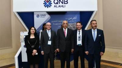 محافظ البنك المركزي يتفقد جناح QNB الأهلي خلال المؤتمر المصرفي العربي