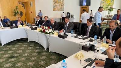 محافظ جنوب سيناء ورئيس هيئة الاستثمار يبحثان حل تحديات المستثمرين وتشجيع الاستثمار