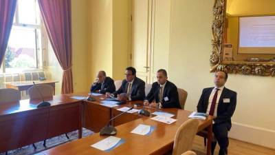 «عبدالغفار» يلتقي بعدد من صناع المستلزمات والأجهزة الطبية في التشيك