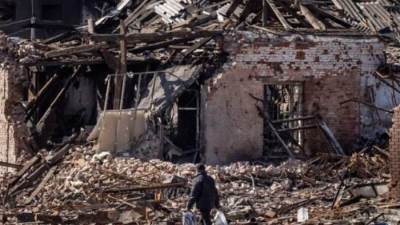 مقتل 12 شخصا على الأقل في قصف روسي بشرق أوكرانيا