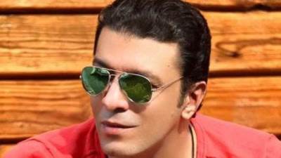 نقل  المطرب "مصطفى كامل" إلى المستشفى بعد تعرضه لأزمة صحية 