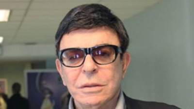 عاجل.. فنانون على رأسهم أحمد السقا وإلهام شاهين يشيعون جنازة سمير صبري