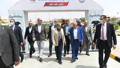 وزير الإنتاج الحربي يتفقد الأكاديمية المصرية للهندسة والتكنولوجيا المتقدمة