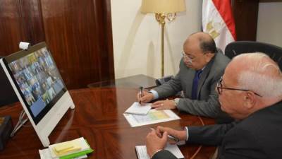 وزير التنمية المحلية يتابع مع المحافظين تنفيذ توجيهات الرئيس بالسيطرة علي الأسعار 