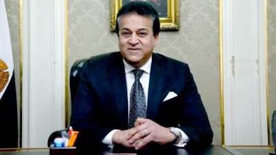 وزير التعليم العالي يستعرض تقريراً حول أعمال إنشاءات جامعة الزقازيق الأهلية 