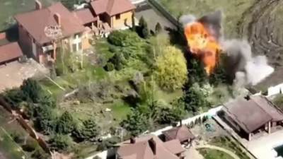 عاجل.. القوات الأوكرانية تدمير دبابة روسيا حاولت الاختباء داخل حديقة منزلية