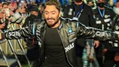 طلاب الثانوية العامة يهدون فيلم تسجيلي للفنان تامر حسني