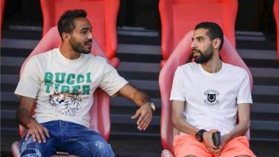 "كهربا" و"مؤمن زكريا" يدعمان الأهلي قبل مواجهة الوداد بنهائي أفريقيا 