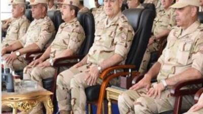 رئيس أركان حرب القوات المسلحة يتفقد معسكر إعداد وتأهيل مقاتلي شمال سيناء