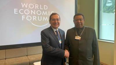 الملا يلتقى رئيس وزراء بلغاريا في دافوس لبحث التعاون