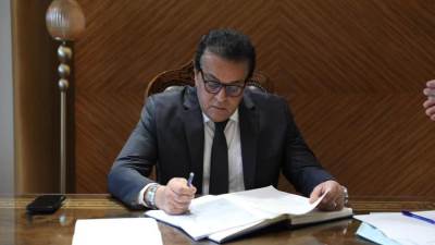 «عبدالغفار» يتفقد مقر الوزارة الجديد بالحي الحكومي ويُشيد بمعدلات الإنجاز للمبنى 