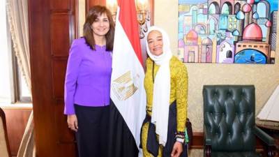 وزيرة الهجرة تستقبل البطلة "منال رستم" أول مصرية تصل قمة جبال إيفرست