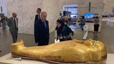 بالصور.. وزير خارجية قبرص في زيارة لمتحف الحضارة