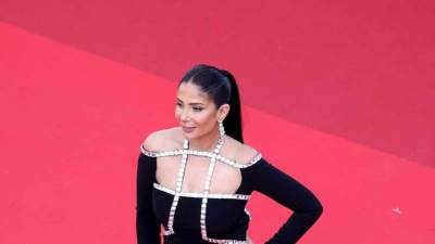 "مني زكى" تستعرض أناقتها في مهرجان كان 