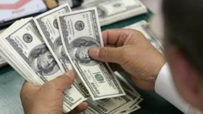 تعرف على أسعار الدولار والعملات الأجنبية في بداية تعاملات اليوم 