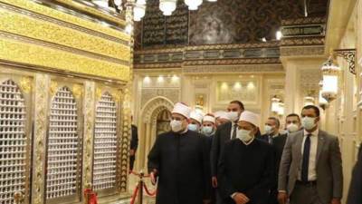 شيخ الأزهر يتفقد أعمال التجديد بمسجد الحسين