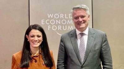 "المشاط" تلتقي بالأمين العام لمنظمة التعاون الاقتصادي خلال مشاركتها بدافوس