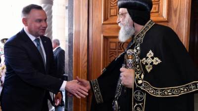 البابا تواضروس يستقبل الرئيس البولندي وقرينته بالكاتدرائية المرقسية 