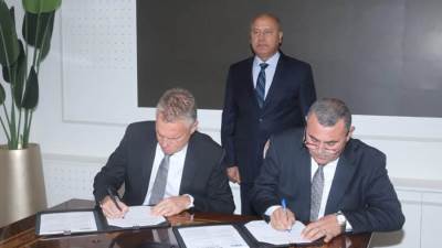 «الوزير» يشهد توقيع عقد تأجير العبارة الرياض لشركة MACNA السعودية