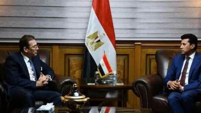 وزير الشباب والرياضة يلتقي رئيس مجلس إدارة بنك "QNB"