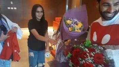 اتحاد الكرة يستقبل محمد صلاح بالورود في مطار القاهرة