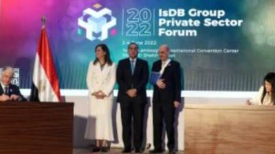 "مدبولي" يشهد مراسم توقيع اتفاقية المعدلة لتمويل استيراد السلع الأساسية