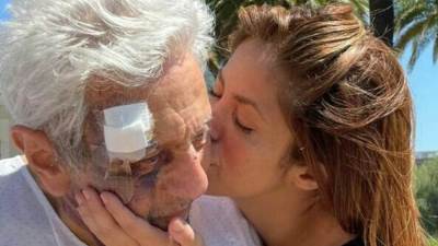 شاكيرا تكشف حقيقة دخولها المستشفي عقب انفصالها رسميا عن بيكيه 