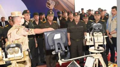 وزير الدفاع: رجال الأسلحة والذخيرة يبذلون جهدا لرفع القدرات الفنية والقتالية 