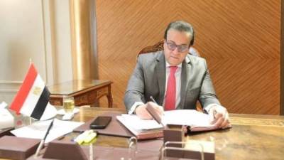 "وزير التعليم العالي" يعلن صدور قرارات جمهورية بتعيين قيادات جامعية جديدة 