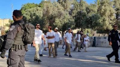 عاجل.. مستوطنون إسرائيليون يقتحمون الأقصى وقوات الاحتلال تحاصر المسجد القبلى