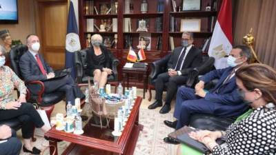 "العناني" يلتقي رئيس لجنة السياحة والثقافة بمجلس الشيوخ الفرنسى لتعزيز التعاون بين مصر وفرنسا