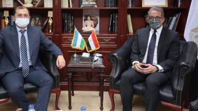 "العناني" و"سفير أوزبكستان" بالقاهرة يبحثان سبل تعزيز التعاون السياحي والأثري بين البلدين