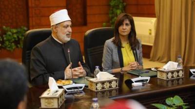 "وكيل الأزهر" و"وزيرة الهجرة" يوقعان بروتوكول تعاون لتعزيز الانتماء الوطني